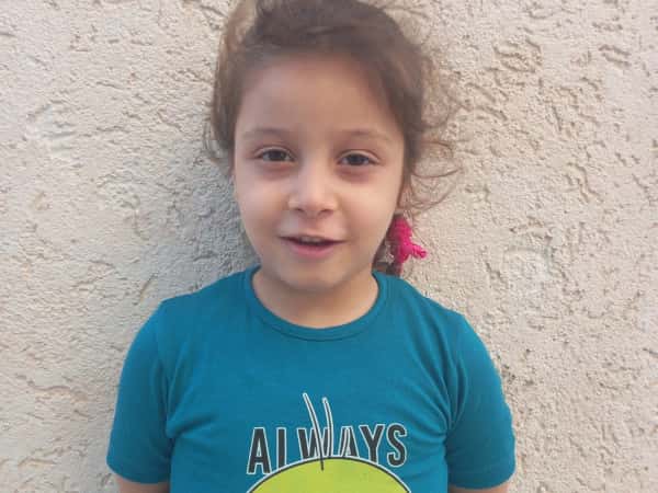 Qamar is an orphaned girl, needs your help