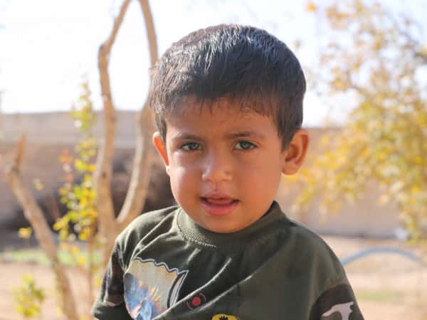 عباس طفل يتيم من الرقة