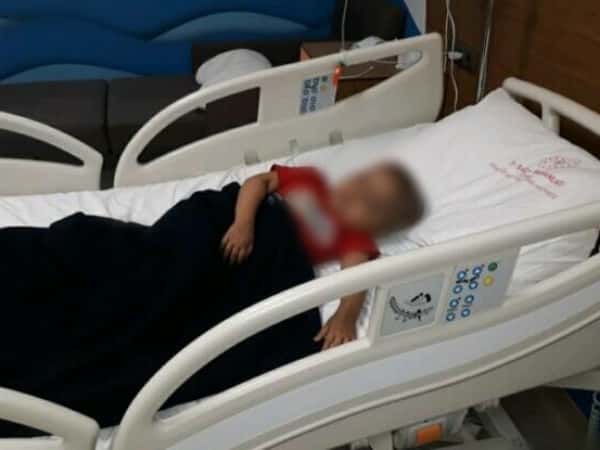 الطفلة زكية تصارع المرض الخبيث بجسدها الطفولي