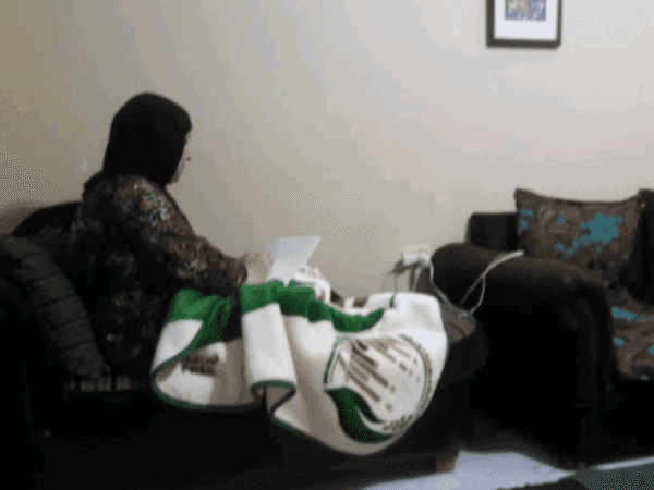 امرأة مُسنّة لاجئة ومريضة بحاجة للبدء بعلاجها