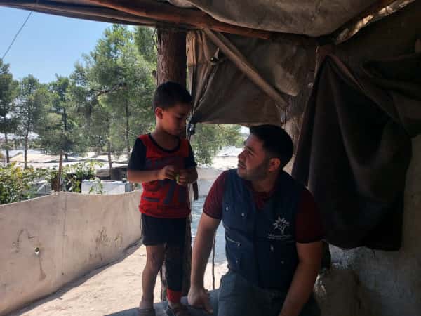 A child living in a tent is in pain!