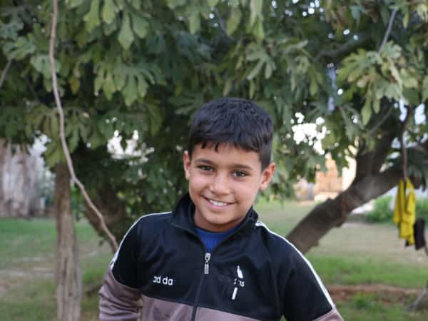 وليد طفل يتيم من محافظة الرقة