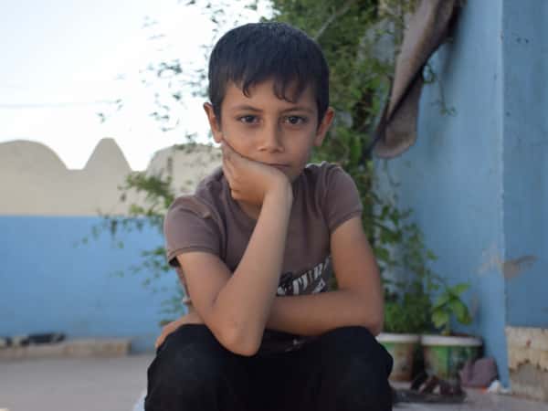 Abdulaziz ist ein Halbwaisenkind, der mit seiner Großmutter lebt