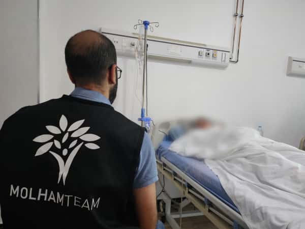 In her seventh month of pregnancy, she experienced a health issue and urgently needs to have an ovary removed to save both her's and her baby's lives