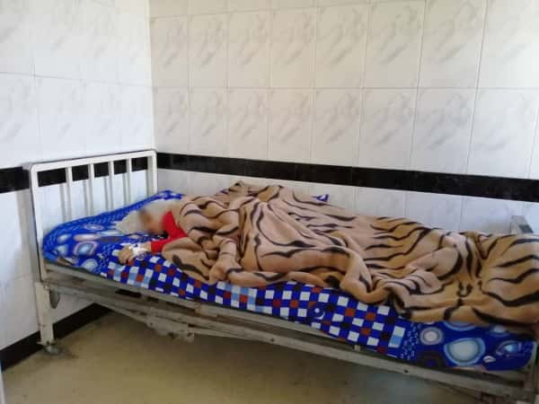 ضخامة الناميات.. مرض يرافق مروة منذ الولادة