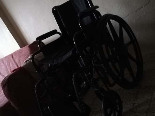 Man injured while reconstructing his house