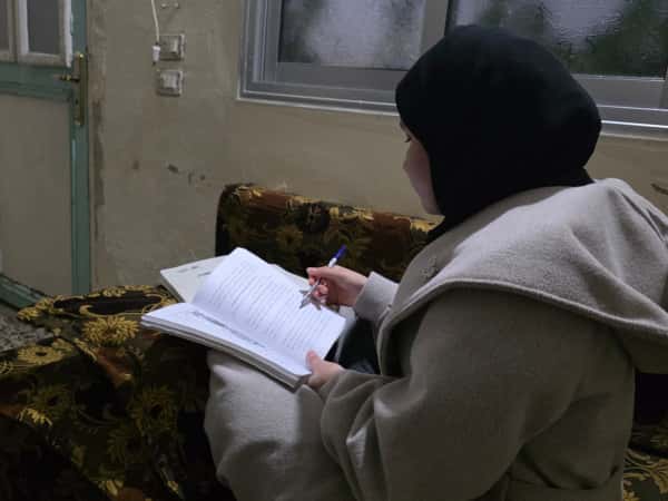 بيان حلمها أن تصبح مهندسة بمساعدتكم