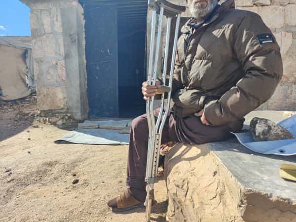 أنفاسٌ متعبة.. تحت سقفٍ من شادر