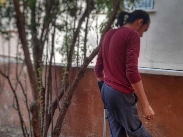 A young injured man living alone with no provider