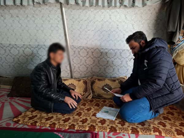 بين غسيل الكلى… ومرض الابنة