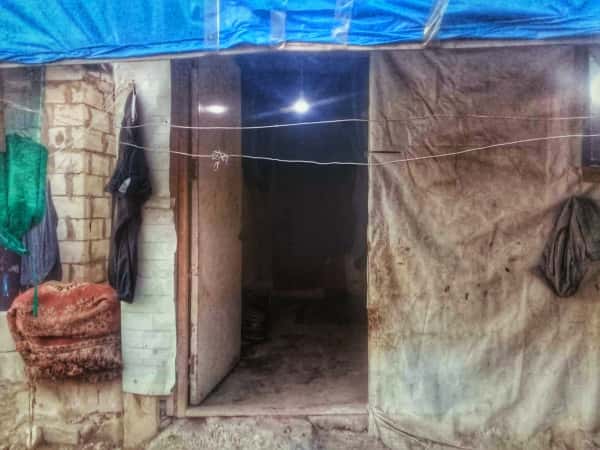 3 families living in an inhabitable house
