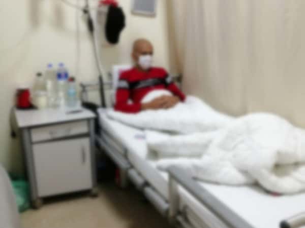 الأخ أحمد لديه سرطان بالدم وهو بحاجة للعلاج