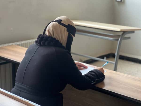 عبير طالبة تستحق دعمكم لإكمال تعليمها الجامعي