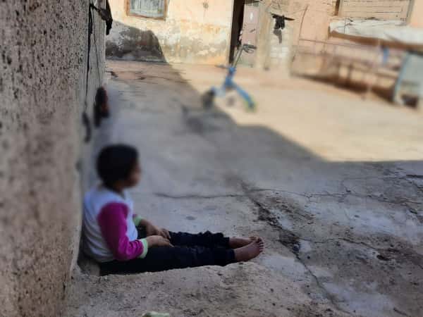 هاجر مع أطفالها من غير معيل بحاجة مساعدتكم