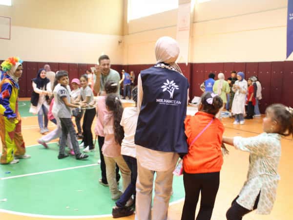 مناسبة لأطفالنا في المخيمات في أضنة