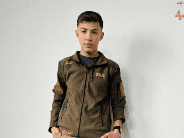 احمد طفل يتيم من ريف ادلب