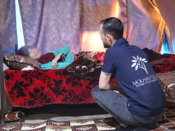 الخالة حوا بحاجة لمساعدتكم لنخفف عنها آلامها وعجزها