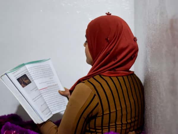 الطفلة أريج يتيمة من حلب