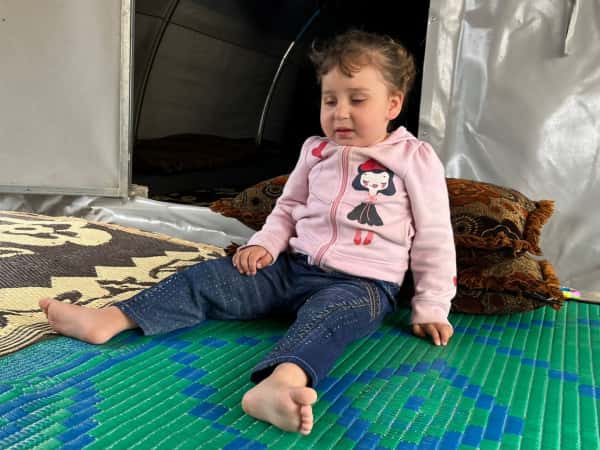 Young Israa needs your help to win against her illness.