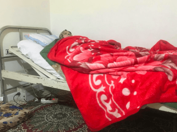 مريضة بحاجة لعلاج
