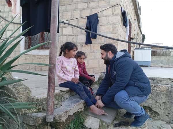 Sondos and Hayam, two sisters, are suffering together.