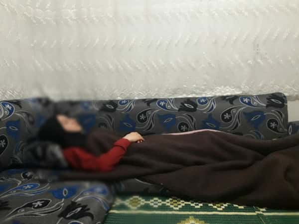 شابة مصابة بتشوه في عظم الصدر وضيق في التنفس بحاجة ماسة للمساعدة