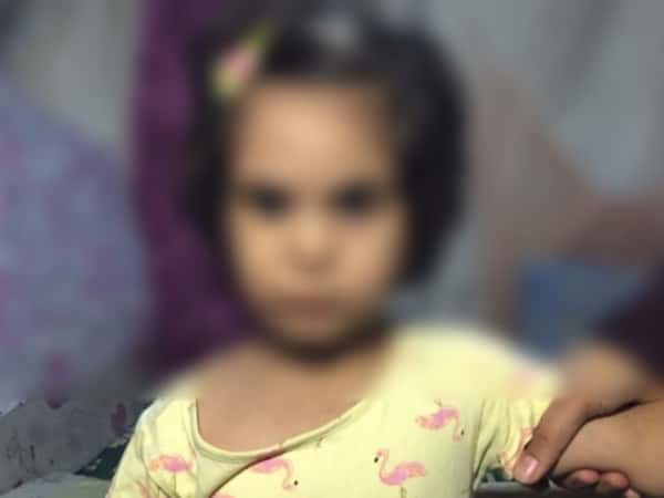 حنين طفلة يتيمة من محافظة اللاذقية