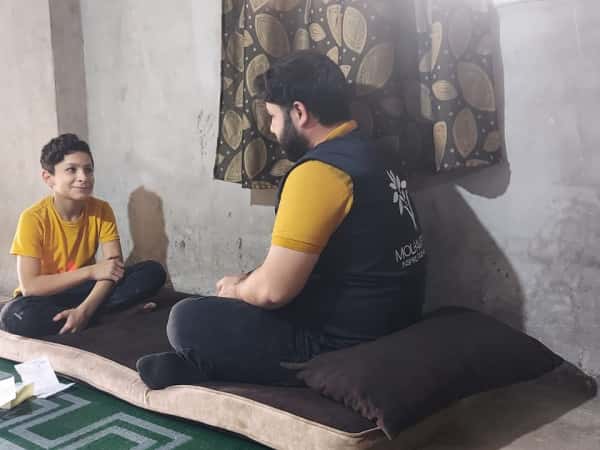 حامد طفل يعاني من نقصٍ في النمو