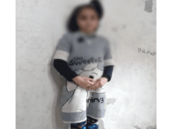 عائشة طفلة يتيمة من ريف ادلب