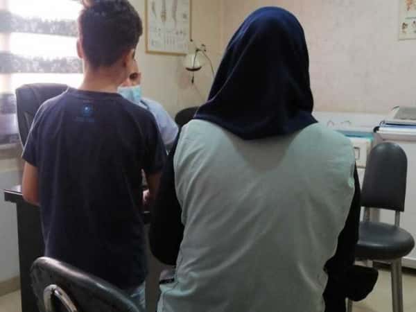 طفل بحاجة لأدوية وإلى إبر حديد