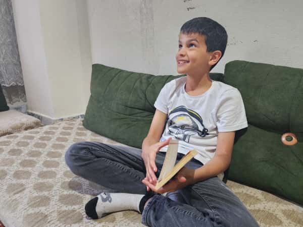 Hisham ist ein Waisenkind, das eure Beistand braucht