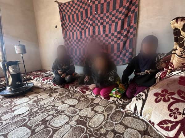 A single father with four daughters in need