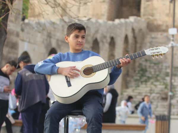 عبد الجليل طفل يتيم من محافظة إدلب