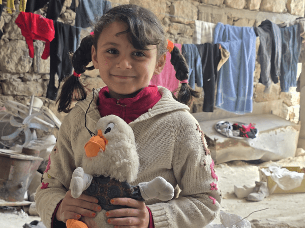 ساجدة بحاجة كفالتكم
