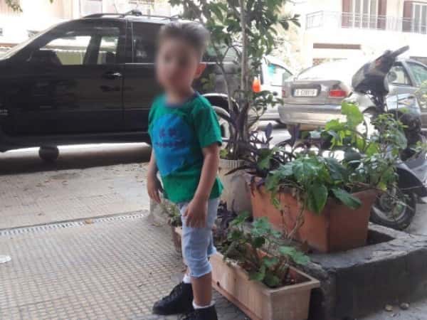 طفل وُلِد بشلل في قدمه ويده اليمنى