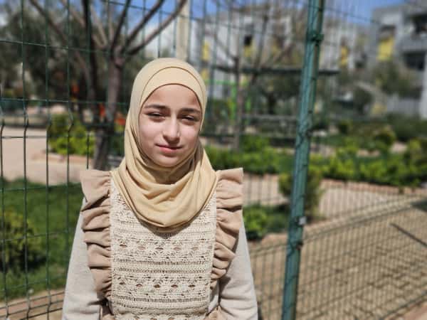 صباح طفلة يتيمة من مدينة حلب