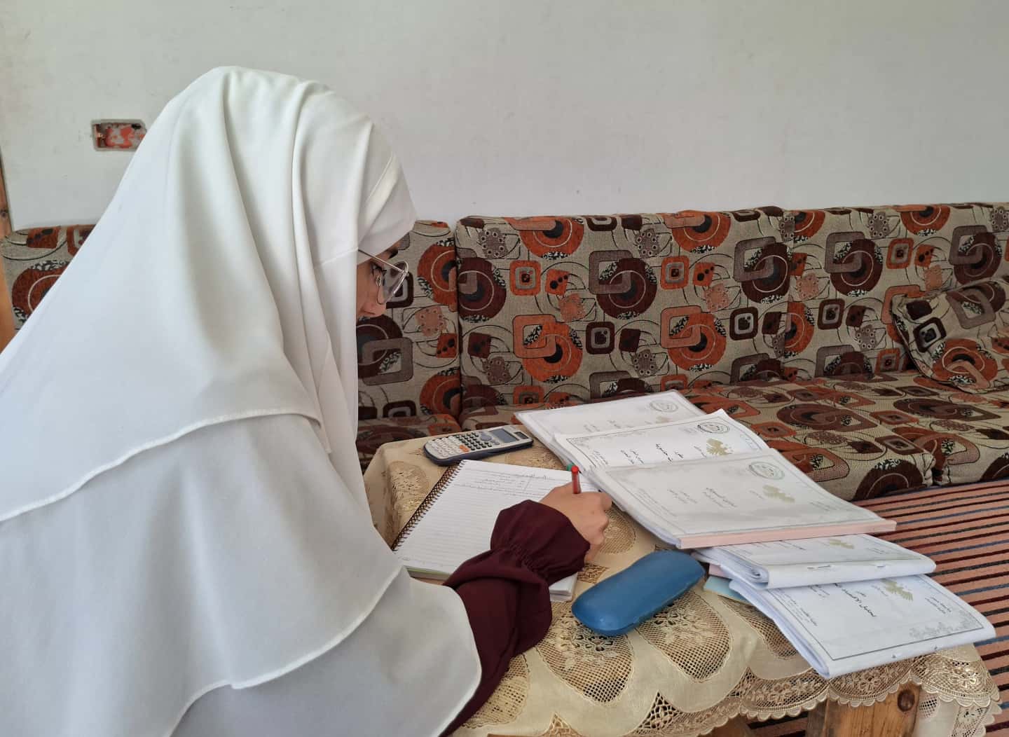رهام طالبة جامعية بحاجة لعونكم!