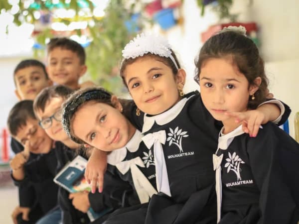 علّم يتيمًا تجبره